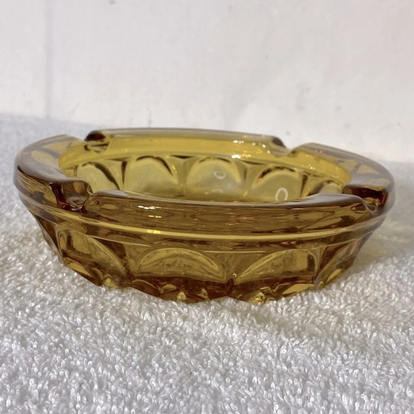 Vintage Anchor Hocking  Fairfield Round Amber Glass Ashtray Trinket Dish - Picture 2 of 11